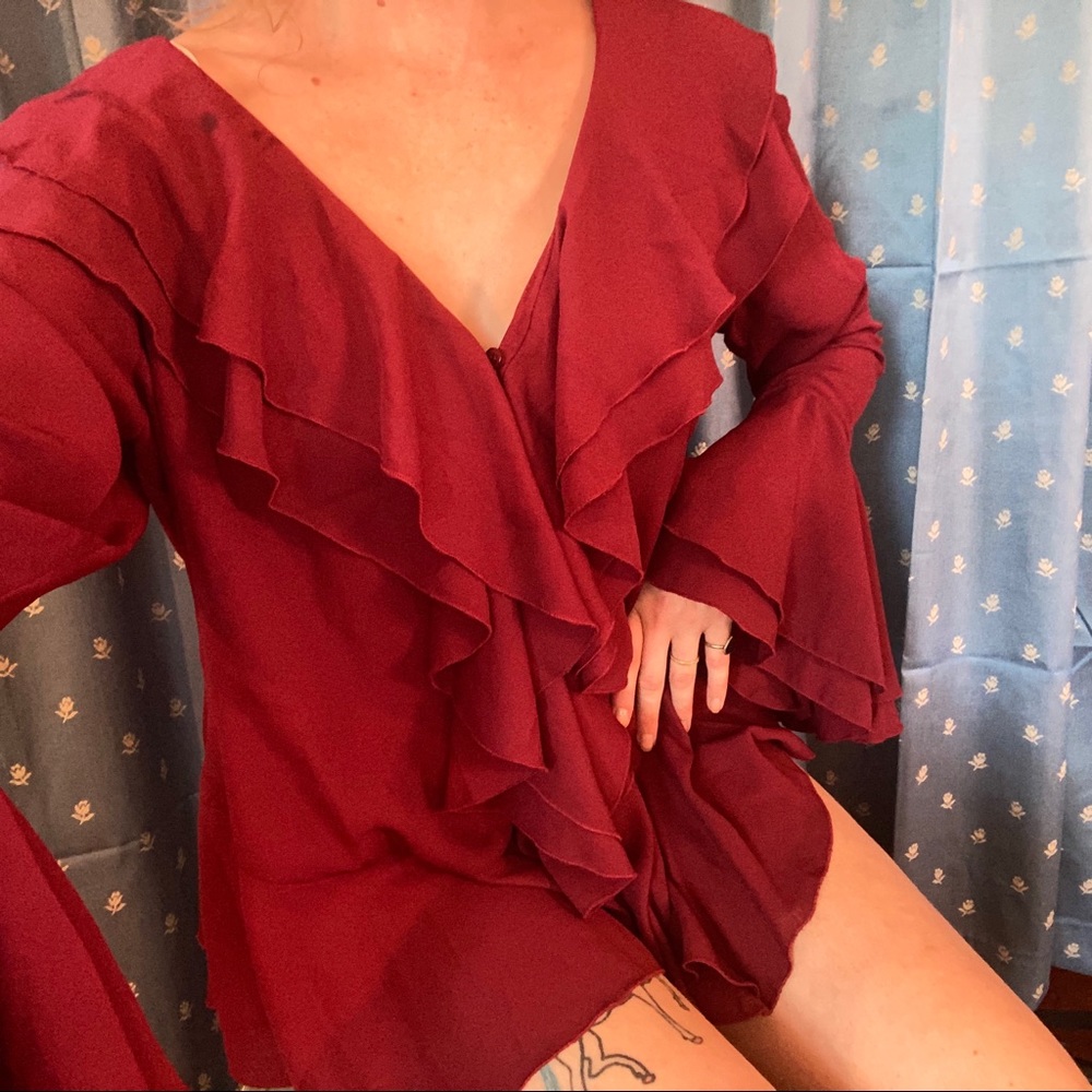 🌈Extra unique ruffle flowy silky red blouse size